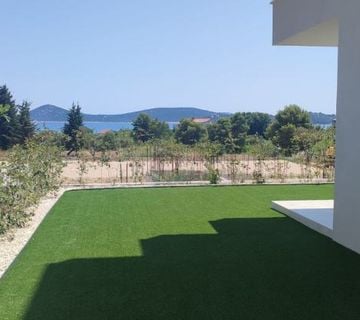 VODICE, STAN U PRIZEMLJU, POGLED MORE - cover