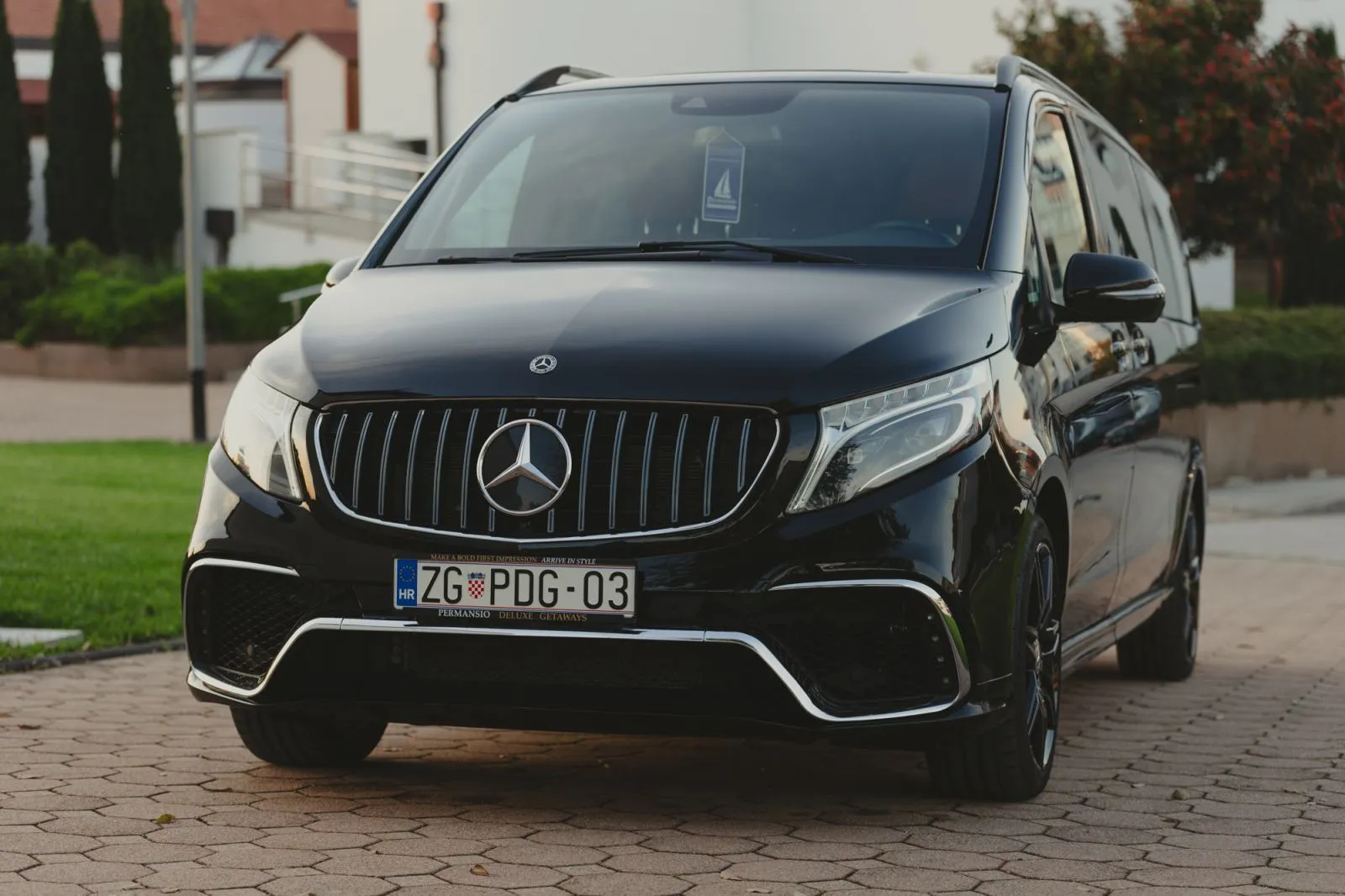 Mercedes-Benz V-klasa 300D 4x4 Maybach Edition, cijena je sa PDV-om - cover