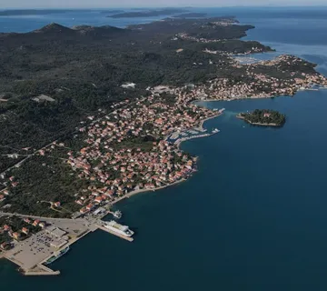 KALI : Poljoprivredno zemljište s maslinikom, 1367 m2