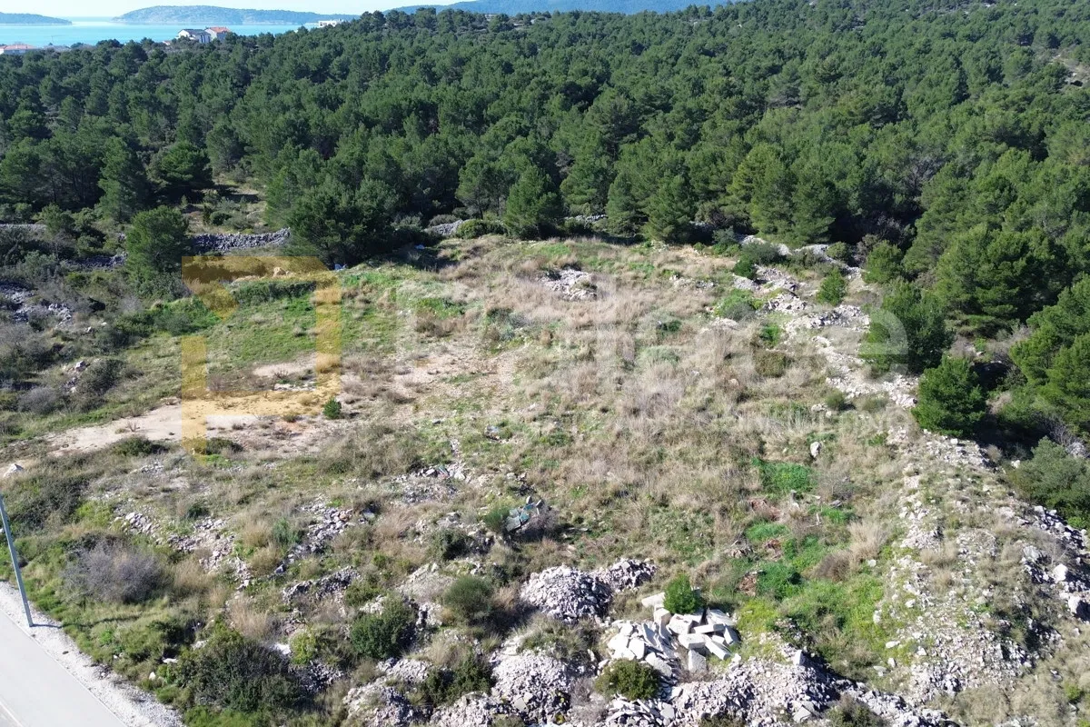 Šibenik: Atraktivno građevinsko zemljište na ulazu u grad 5646m2 - cover