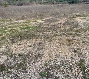 Atraktivno građevinsko zemljište 5269 m2 - Gornje Ražine