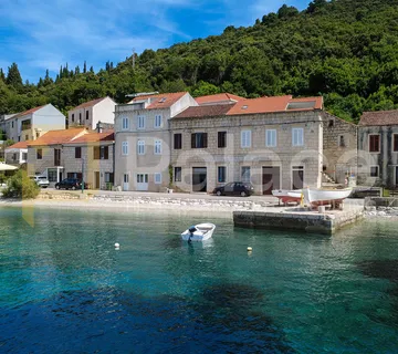 Korčula, Račišće - kamena kuća uz more i velika parcela - Račišće, Korčula