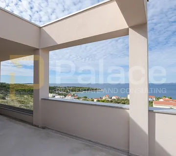 Penthouse s velikim terasama i brutalnim pogledom, A8, Primošten Dolac, 65 m2