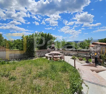 Predivan panoramski pogled na more – kuća s apartmanima i okućnicom - cover