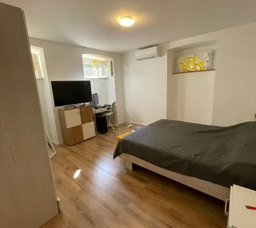 Prostrani stan (uređen) u strogom centru Opatije, 100m2 - cover