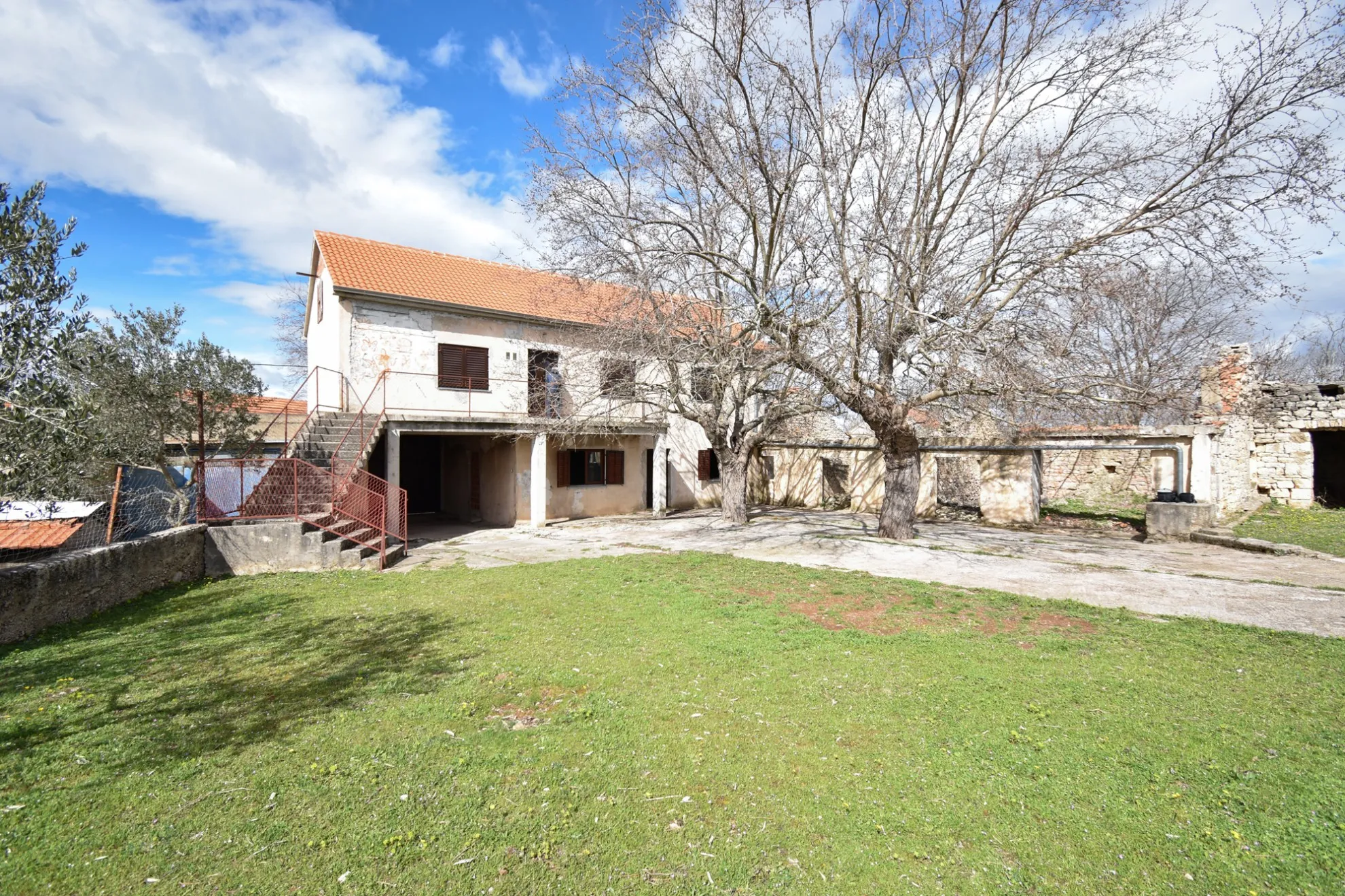 Perspektivna kuća s velikim dvorištem: Bribir, 150.00 m2 - cover