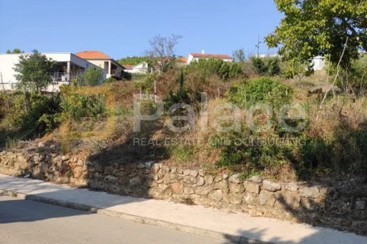 Građevinsko zemljište1420 m2 150 m od mora - cover