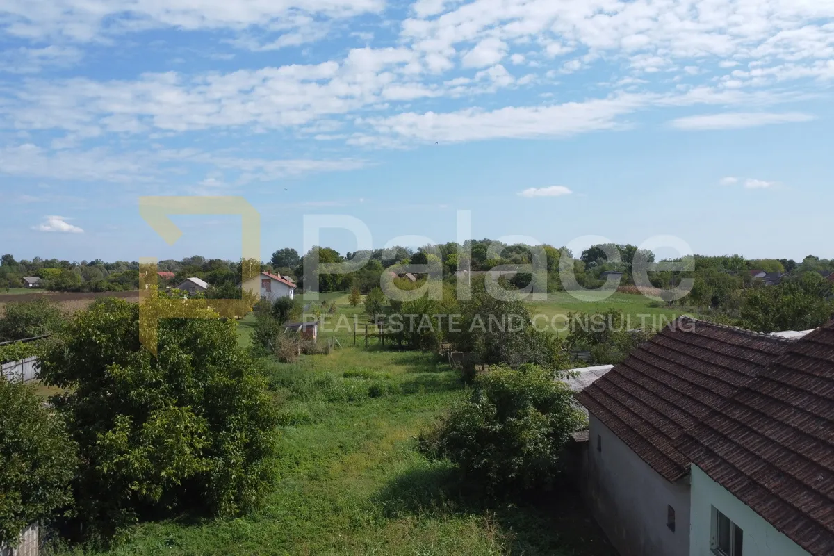 Velika parcela s dva prilaza u Vardarcu, blizu Osijeka  2158m² - cover