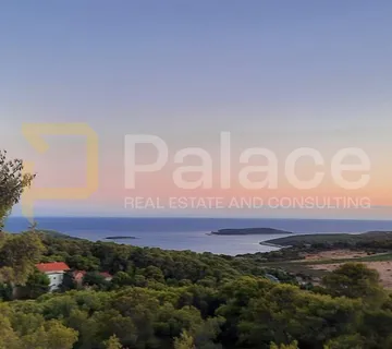 Poljoprivredno zemljište s kućicom, 13.698 m² – Vis, Smokova - Milna, Vis