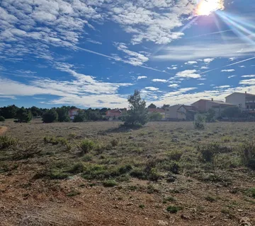 VIR: SNIŽENO! PRILIKA! Građevinsko zemljište 300m od mora, 800m2 - cover