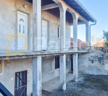 Obiteljska kuća s velikom okućnicom, Skradin Bićine 131 m2 - cover