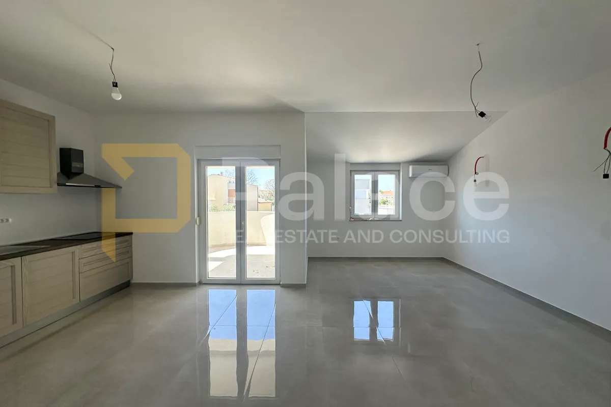 Kuća s 2 stana i studio apartmanom, odlična prilika - Šišan - cover