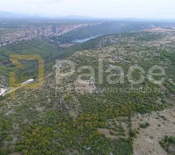 Građevinsko zemljište površine 6691 m2 u Rupama - Rupe