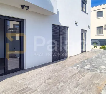 Apartman s vrtom, parkingom i pogledom, nova zgrada, Murter 78 m2 - Murter, Murter-Kornati