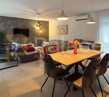 Predivna kuća 150m2 sa bazenom na 500m2 okućnice, idealna za život ili iznajmljivanje, Šišan - cover