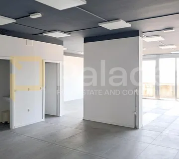 ATRAKTIVNO: POSLOVNI PROSTOR SA SKLADIŠTEM 354,70 m² - JELKOVEC, SESVETE - Sesvete, Zagreb
