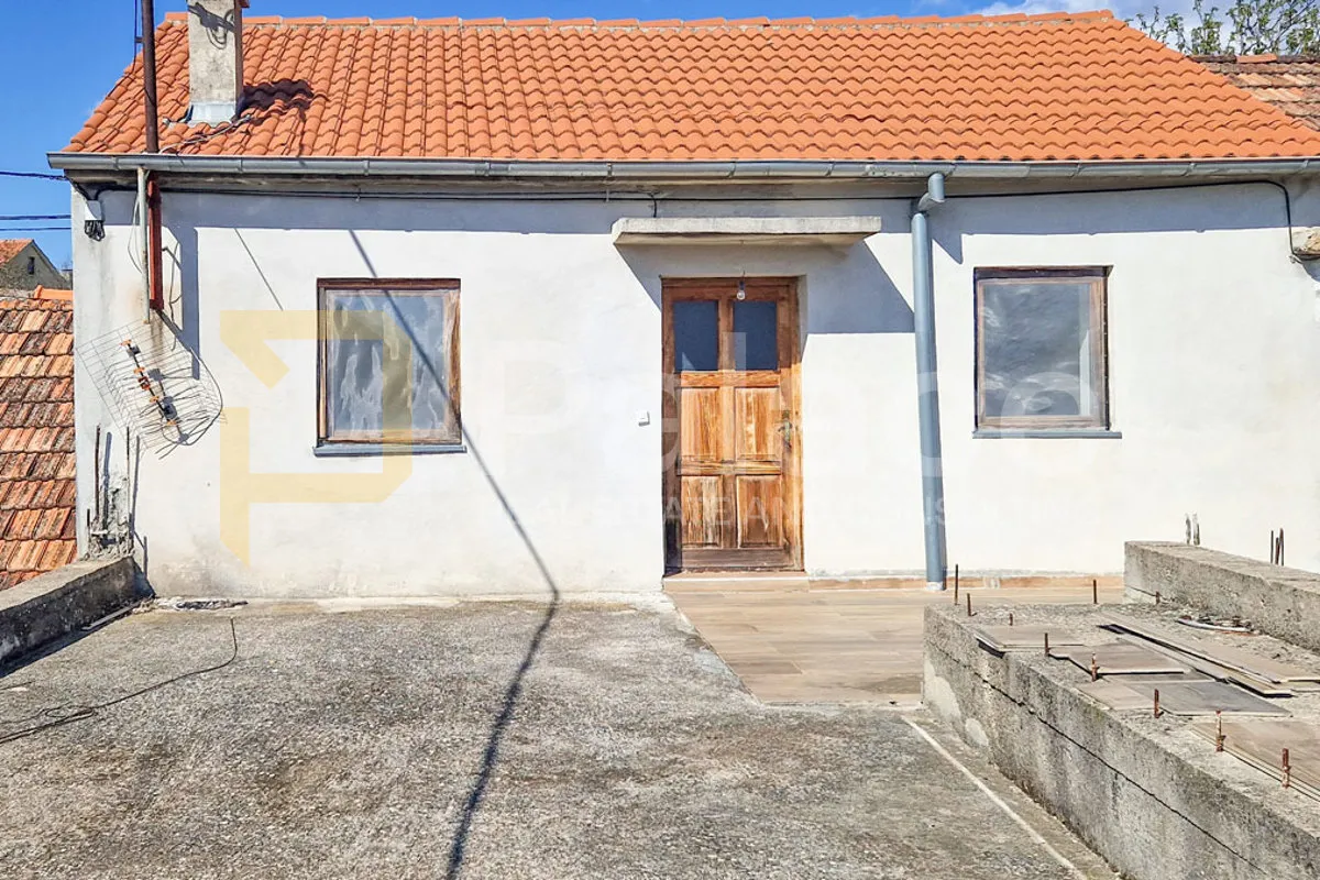 Kuća s velikim potencijalom u vodičkom zaleđu, Čista Mala 160 m2 - cover