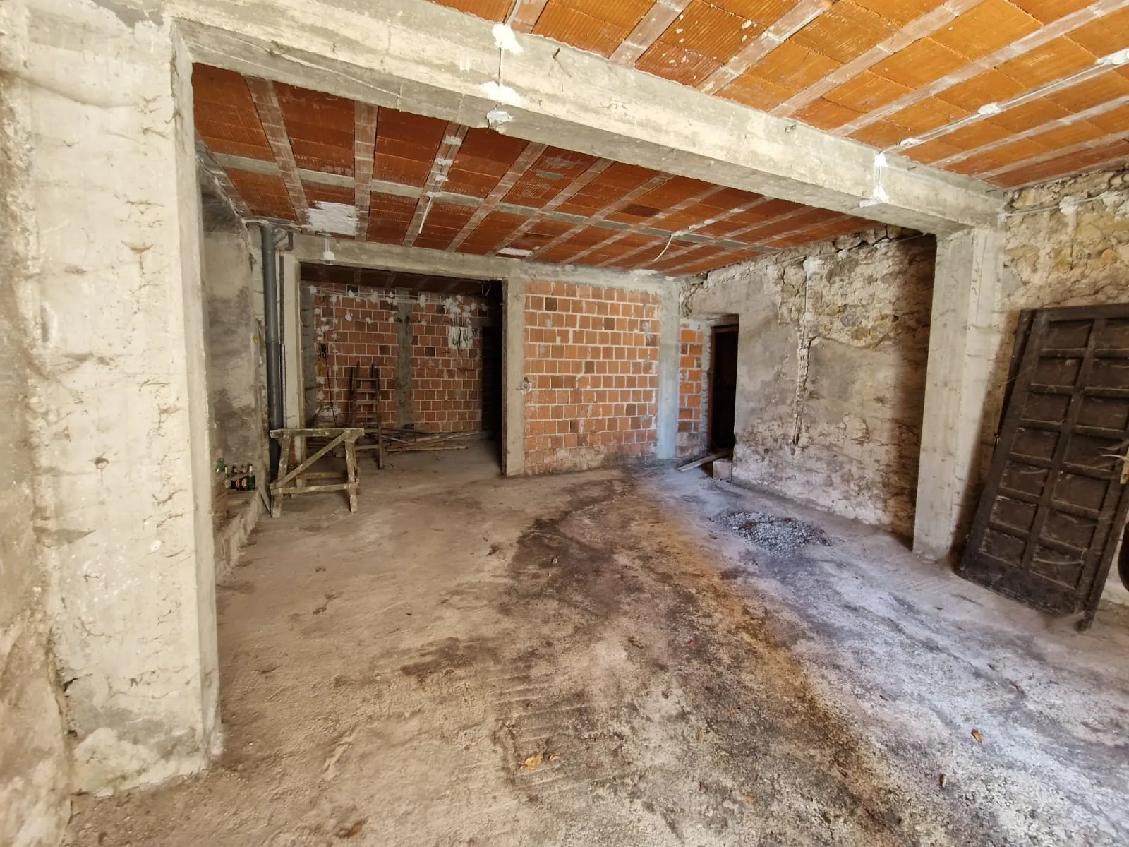 Poslovni prostor za adaptaciju u centru Drniša; 125m2 - cover
