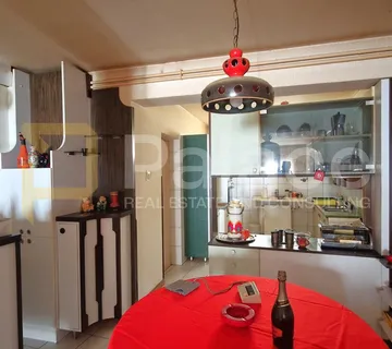 PRILIKA: Stan u centru Šibenika, 49 m2
