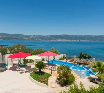 Predivna kuća prvi red uz more, Slatine, 230 m2 - cover
