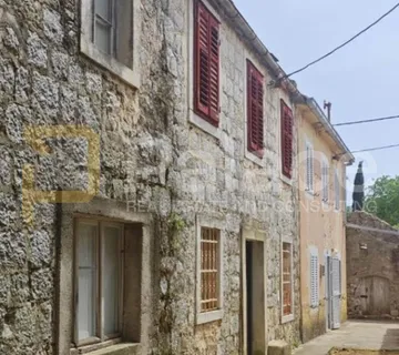 Pelješac, Donja Banda - Kamena kuća u nizu s pripadajućim zemljištem - Donja Banda, Orebić