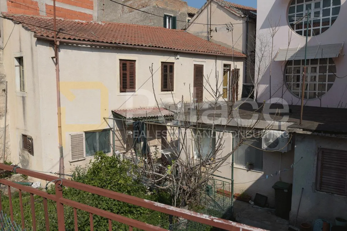 Šibenik, Centar: Dvije kuće s pomoćnim objektom velikog potencijala - cover