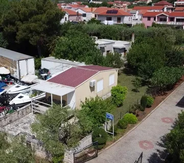 Posedarje : Zemljište Prvi Red Do Mora S Kućom