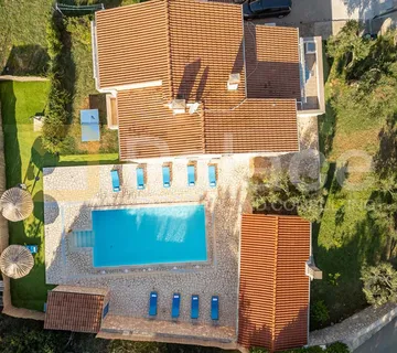 MRLJANE : Vila s bazenom i ljetnom kuhinjom na iznimnoj lokaciji - cover