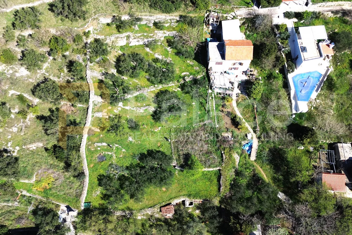 Građevinski teren na otoku Prviću - Prvić Luka 1251m2 - cover
