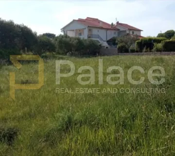 Prilika! Građevinsko zemljište uz cestu, 570 m² – Mundanije, Rab