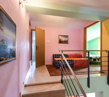 Predivna vila s apartmanima i s bazenom, Vinišće - cover