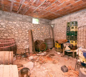 Kuća za renovaciju 300 m od mora u Grebaštici - cover