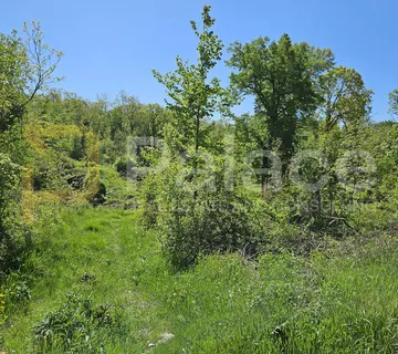 Investicijska prilika! Građevinsko zemljište 2000m² u zoni potencijala - Permani, Matulji