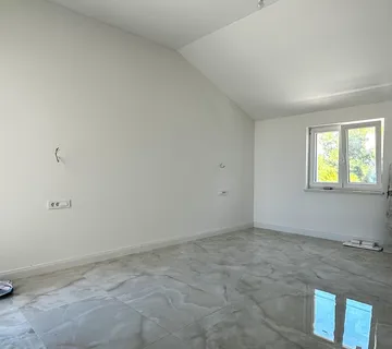 Prekrasna kamena villa s bazenom - cover