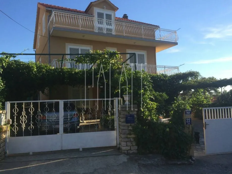 Kuća: Brodarica, katnica, 290.00 m2 (prodaja) - cover