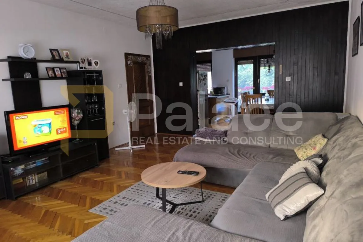 Kuća s dvorištem i garažom 206m2, Osijek, Retfala - cover
