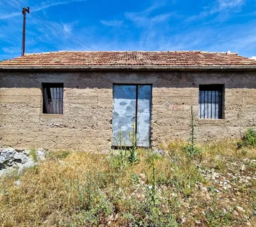 Stara kuća  60 m2 s velikom okućnicom, Grebaštica, Gornji Banovci - cover
