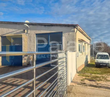 PRILIKA Poslovni prostor-garaža sa stanom opcionalno, Stankovci 140 m2