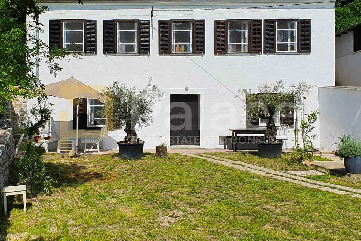 Kamena kuća s okućnicom u Grižanama - dvije spavaće sobe, 115 m² - cover