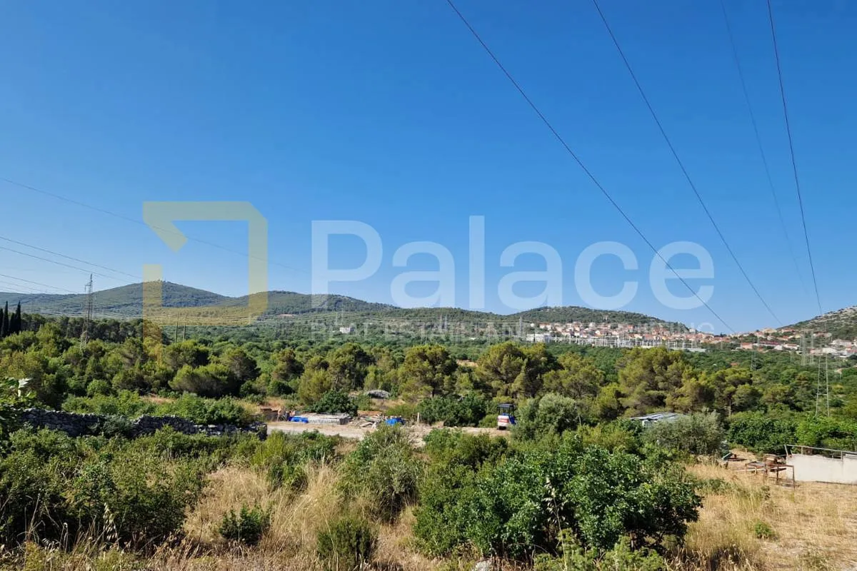 Građevinski teren idealne površine uz 2 pristupna  puta, Bilice 1129m2 - cover