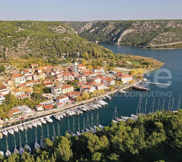 Novouređeni i opremljeni hotel u Skradinu 812 m2 - cover