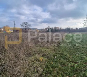 Prodaje se građevinsko zemljište 1.161m² u Tinjanu, idealno za gradnju