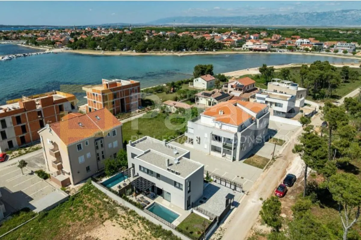 Odmah useljiva dvojna villa 60 metara od mora - cover