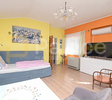 Komforan i osunčan stan s velikom terasom, Benkovac 66,23 m2