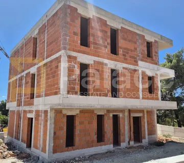Stan u novogradnji s pogledom, parkingom i terasom – Šibenik, 64 m2