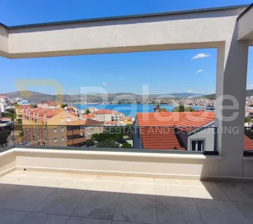 Penthouse s pogledom na more - Okrug Gornji - Okrug Gornji, Okrug