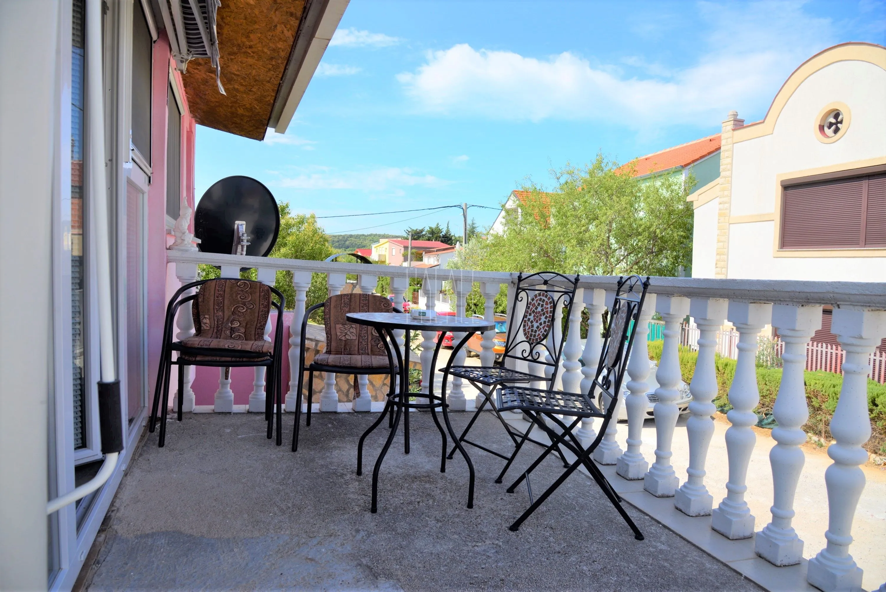 Kuća s 2 apartmana blizu mora, Gornji Karin, 126.00 m2 - cover