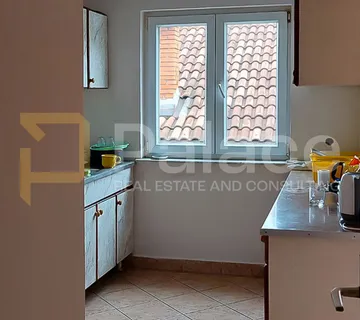 Prostran i udoban smještaj za devet osoba u Čavlima, 100m2 - cover