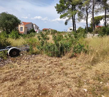 Građevinsko zemljište sa strujom, vodom i putom, Bilice, 922 m2