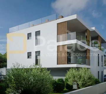 Novogradnja na izvrsnoj lokaciji u Vodicama, stan s vrtom S1, 68 m2 - Vodice
